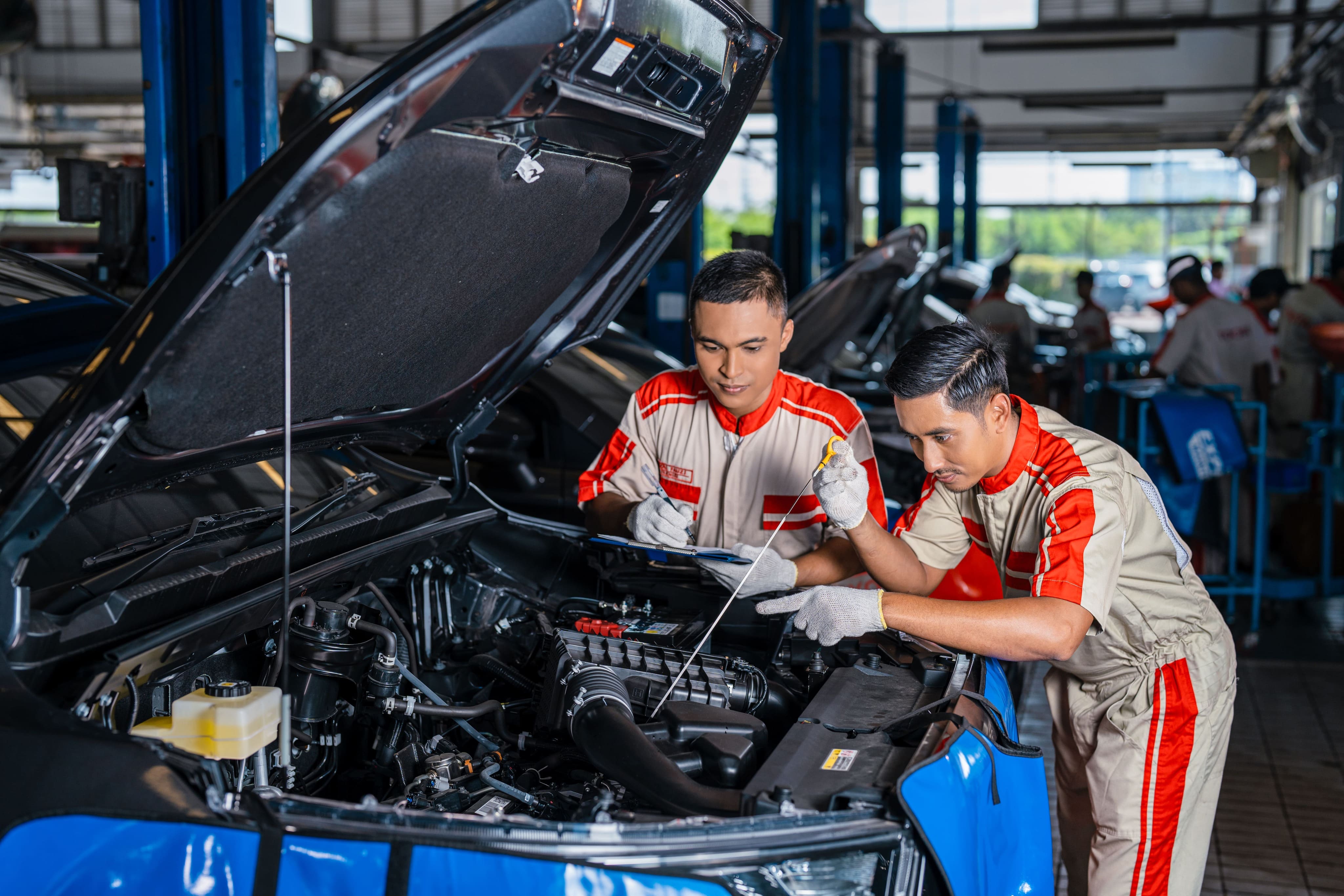 Tim layanan resmi Toyota Mobile Service